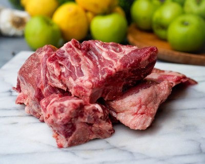 Свинина на кости охлаждённая 1 кг - купить в Екатериновке